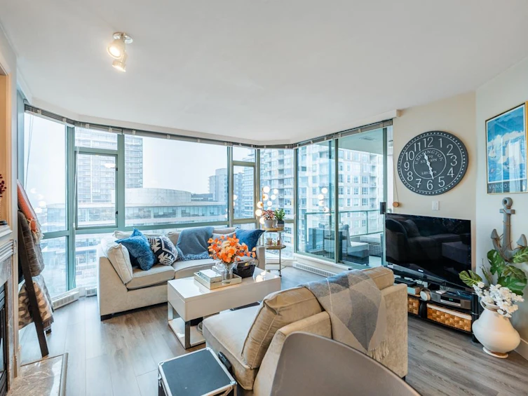 903-140 E 14th Street, North Vancouver, BC, V7L 2N3 - 3