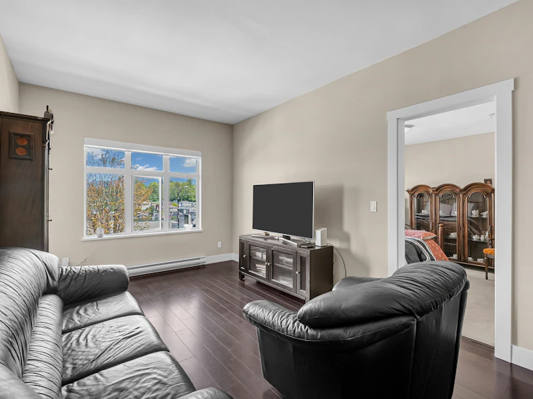 301-4710 Hastings Street, Burnaby, BC, V5C 2K7 - 7