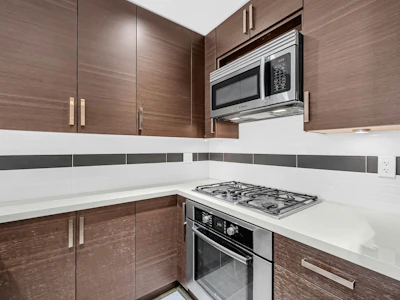 301-4710 Hastings Street - 3