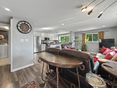 10-32151 Lougheed Highway - 3