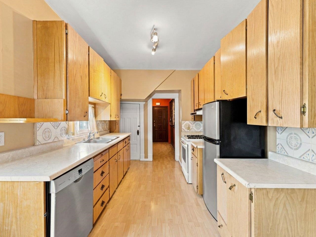3606 Carolina Street, Vancouver, BC, V5V 4B4 - 6