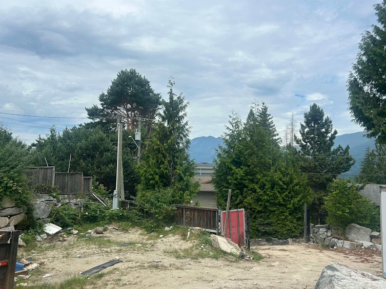 5785 Trail Avenue, Sechelt, BC, V7Z 0L8 - 3