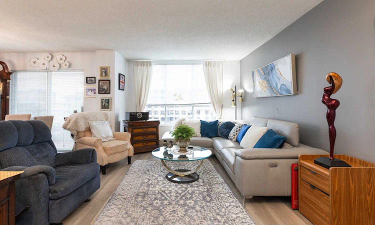 501-45765 Spadina Avenue