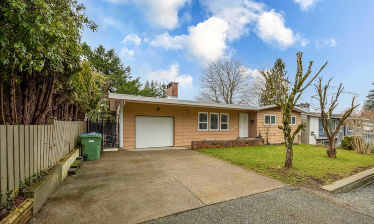 2519 Magnolia Crescent