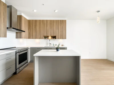 614-7599 15th Street - 3