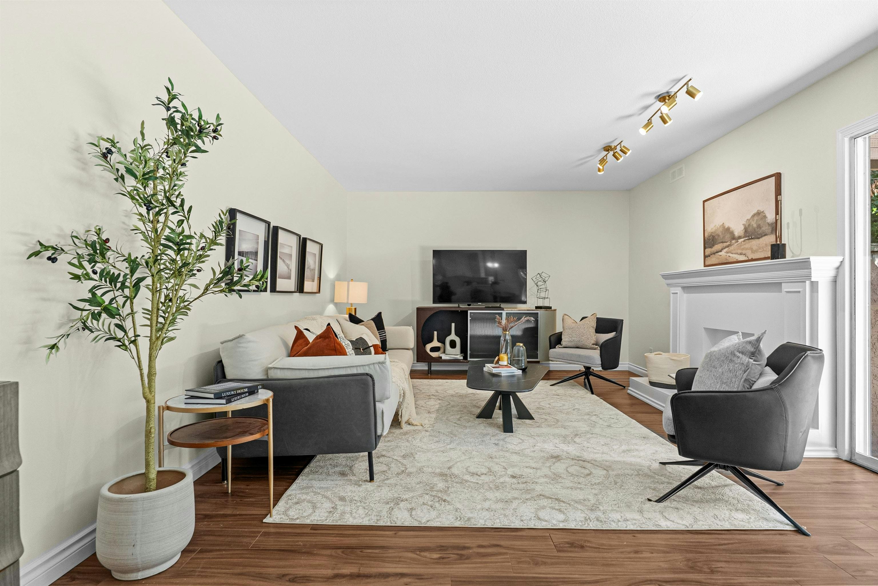 12051 Imperial Drive, Richmond, BC, V7E 6J5 - 12