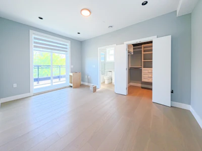 2-2557 W King Edward Avenue - 5