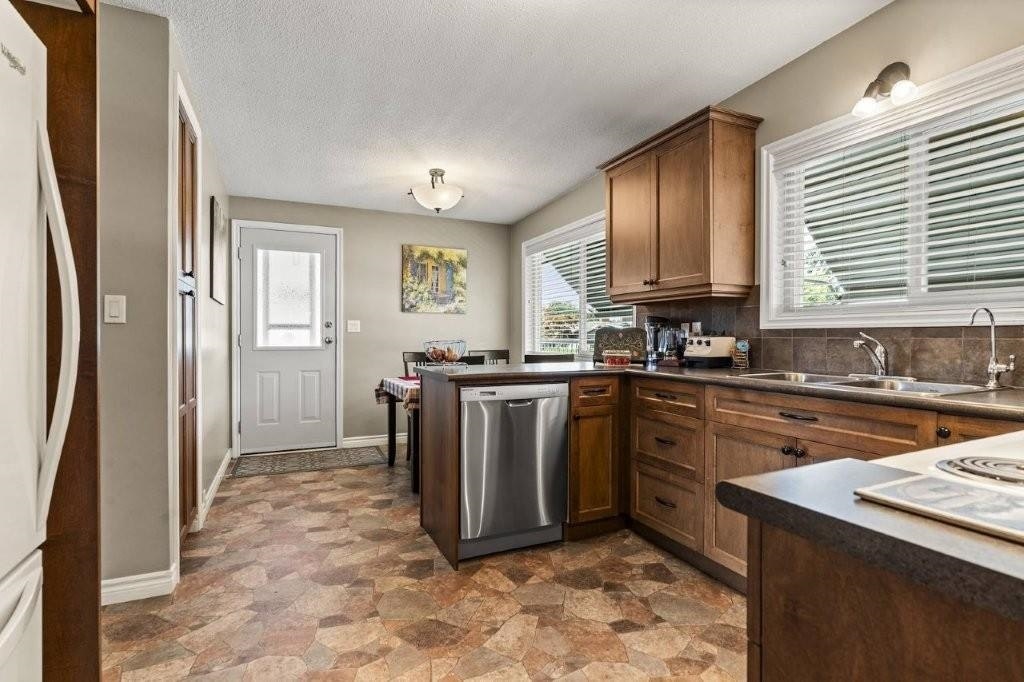 9758 Linwood Street, Chilliwack, BC, V2P 5L5 - 8