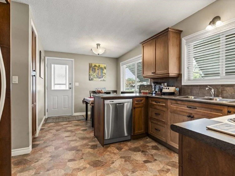 9758 Linwood Street, Chilliwack, BC, V2P 5L5 - 8