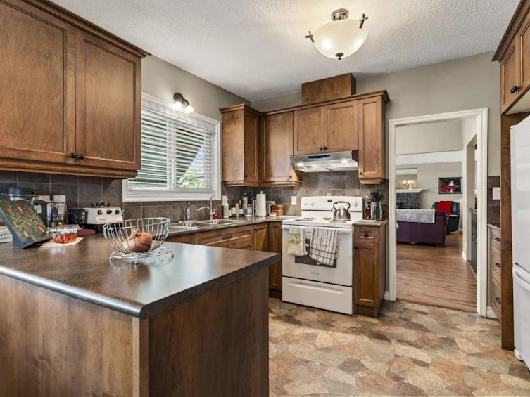9758 Linwood Street, Chilliwack, BC, V2P 5L5 - 7