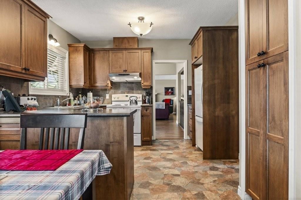 9758 Linwood Street, Chilliwack, BC, V2P 5L5 - 9
