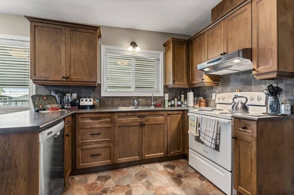 9758 Linwood Street, Chilliwack, BC, V2P 5L5 - 6