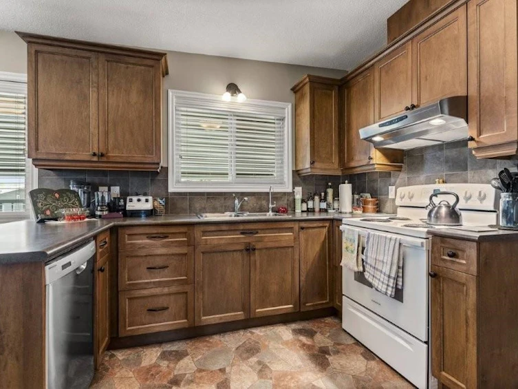 9758 Linwood Street, Chilliwack, BC, V2P 5L5 - 6