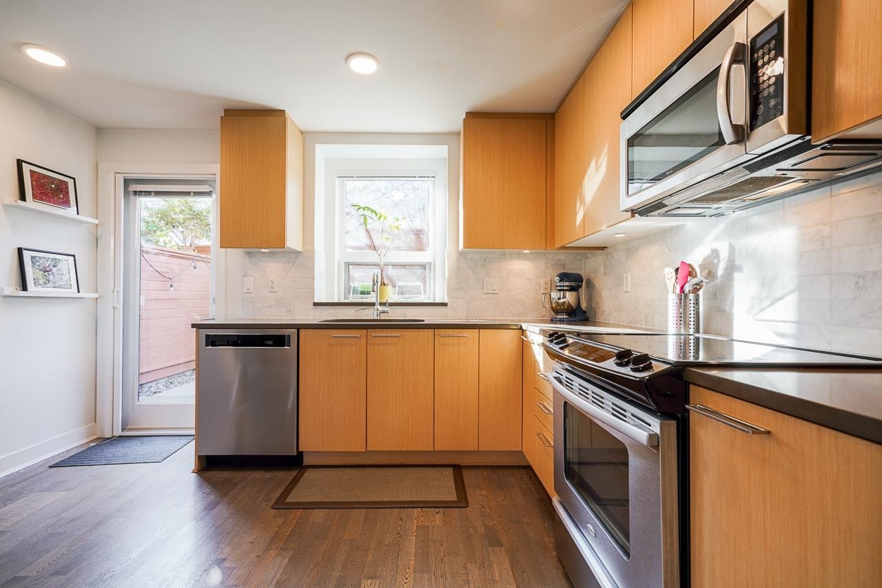 2330 Windsor Street, Vancouver, BC, V5T 3Z5 - 11