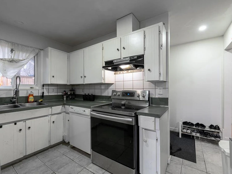 7366 128a Street, Surrey, BC, V3W 7G9 - 2