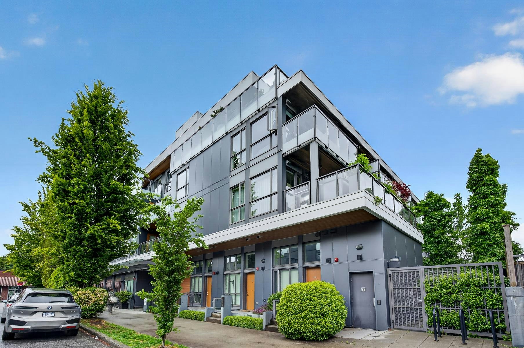 308-209 E 20 Avenue - 2