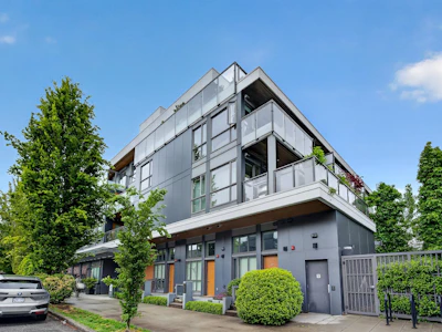 308-209 E 20 Avenue - 2