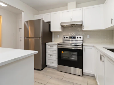 402-1128 Sixth Avenue - 2