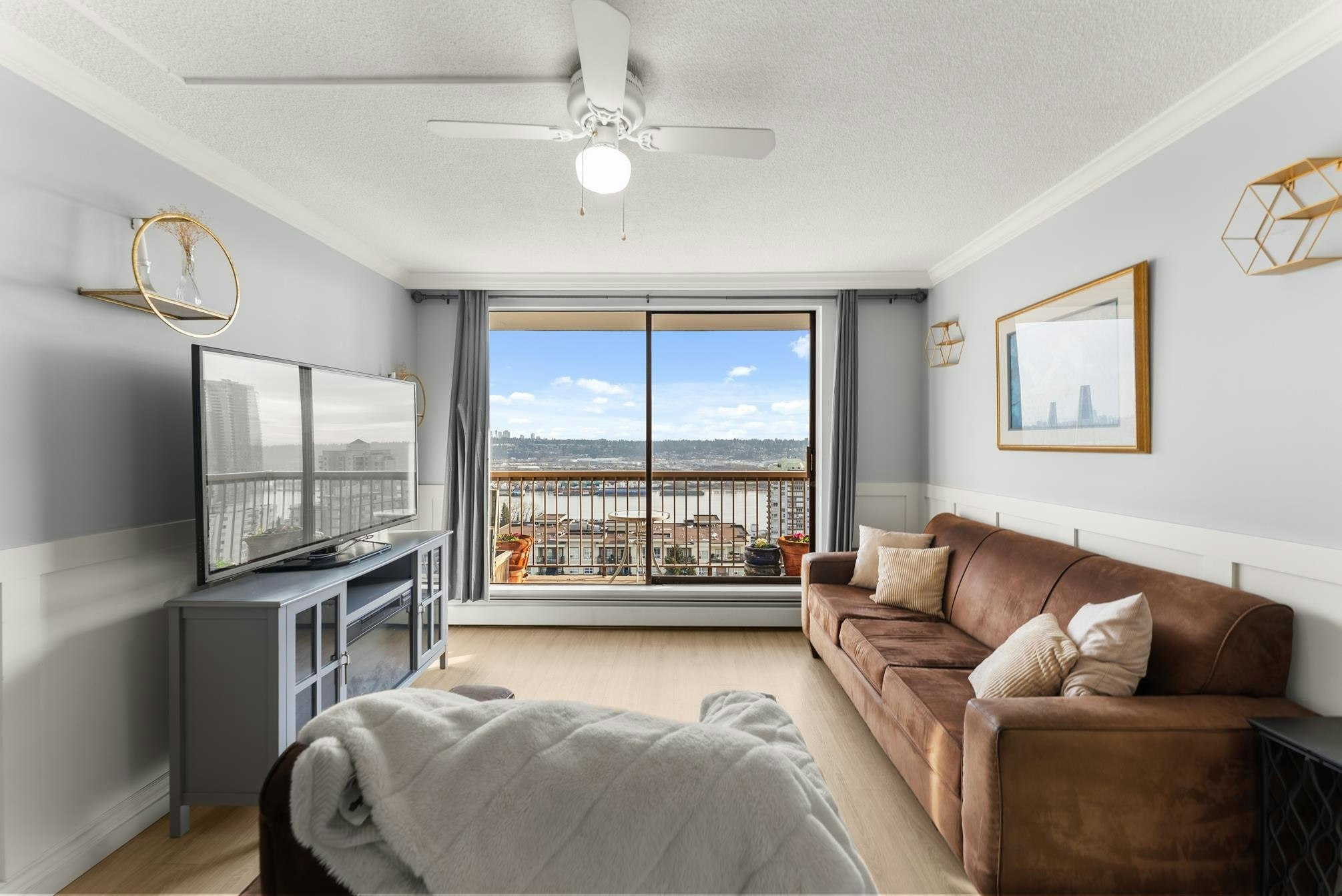 908-320 Royal Avenue - 2