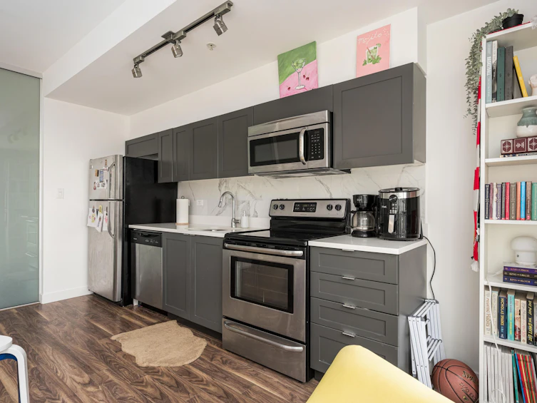 208-2511 Quebec Street, Vancouver, BC, V5T 0B6 - 4