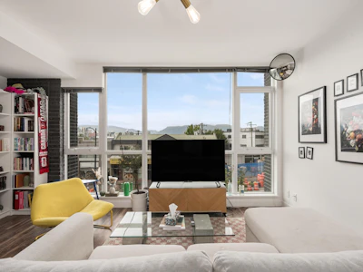 208-2511 Quebec Street - 2