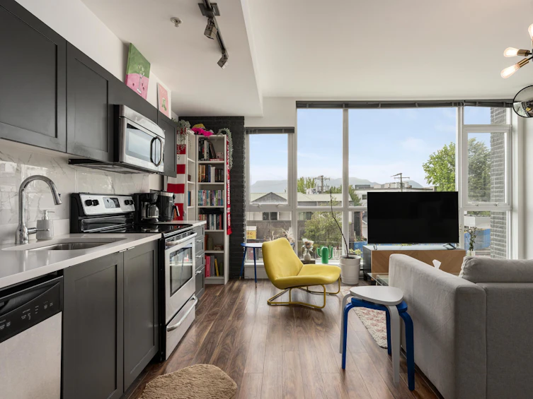208-2511 Quebec Street, Vancouver, BC, V5T 0B6 - 9