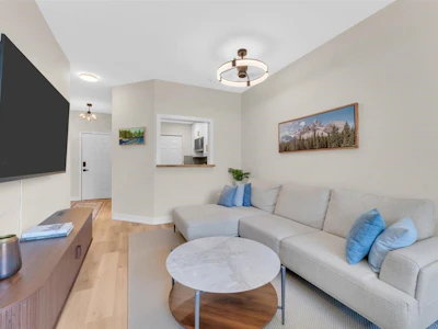 303-630 Roche Point Drive - 5