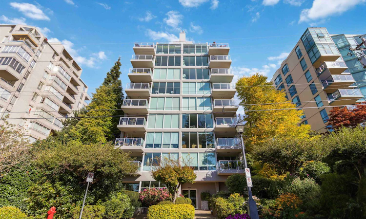802-1455 Duchess Avenue