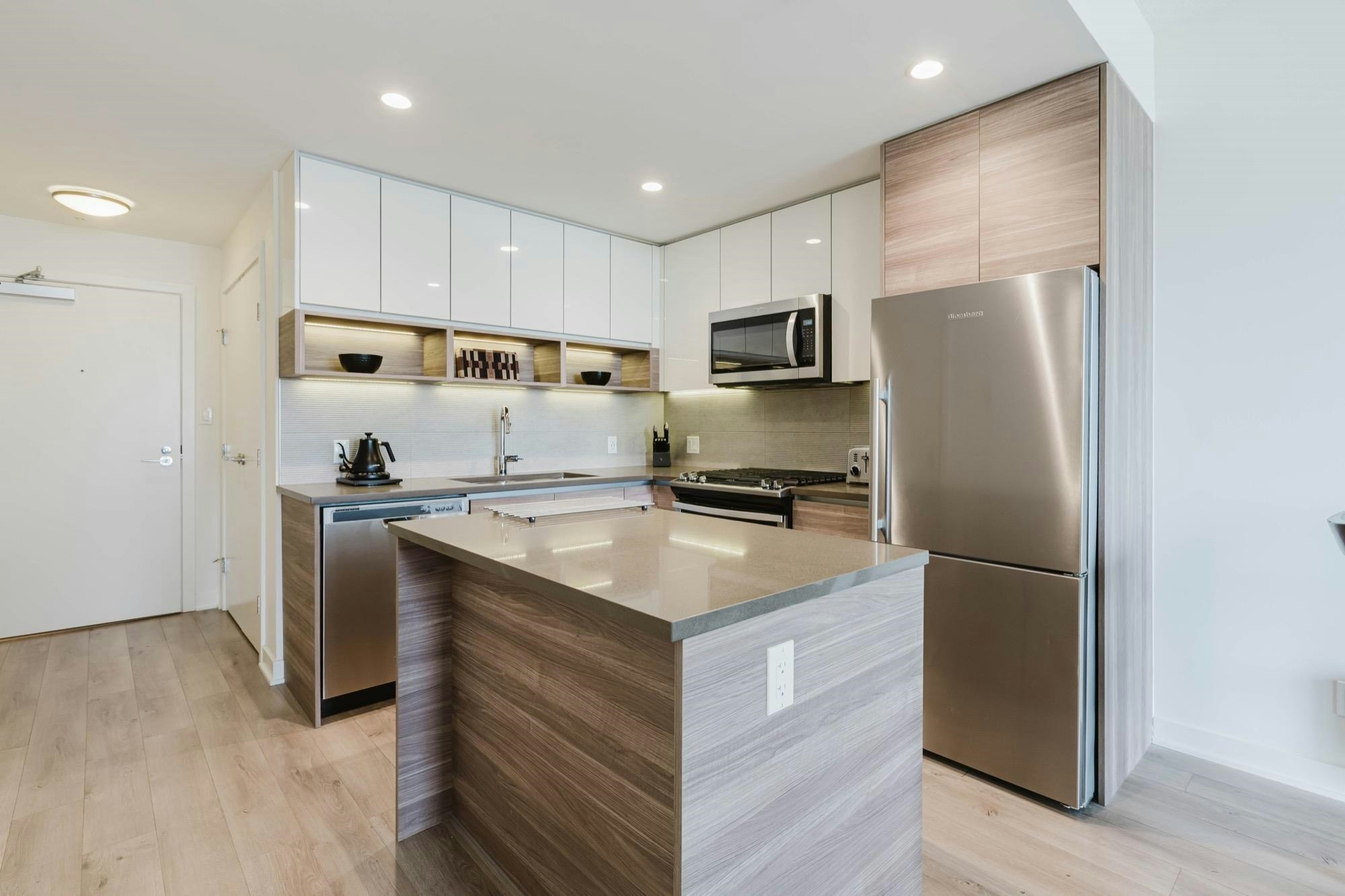 909-8850 University Crescent, Burnaby, BC, V5A 0C8