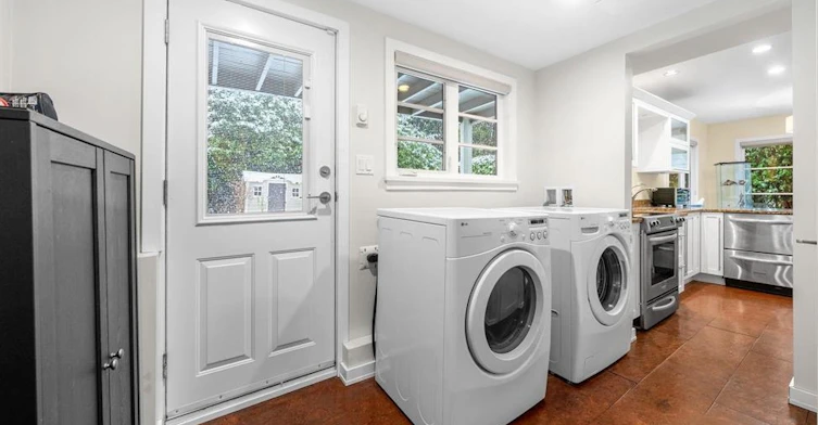 3990 Delbrook Avenue, North Vancouver, BC, V7N 3Z8 - 8