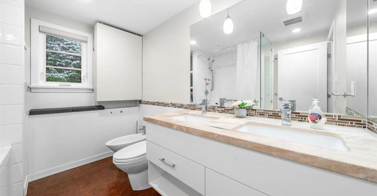 3990 Delbrook Avenue, North Vancouver, BC, V7N 3Z8 - 9