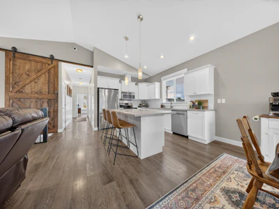 45386 Spadina Avenue - 2
