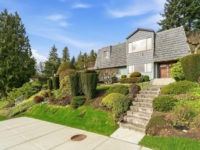 8355 Nelson Avenue, Burnaby BC V5J 4E8