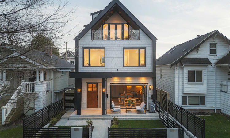 1-2684 Oxford Street