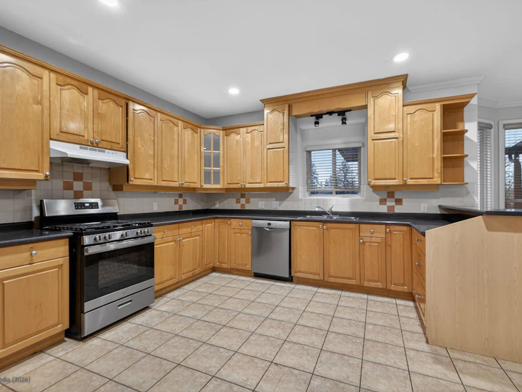 7718 145 Street, Surrey, BC, V3S 9C4 - 8