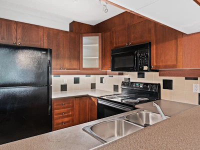 205-5600 Andrews Road - 5
