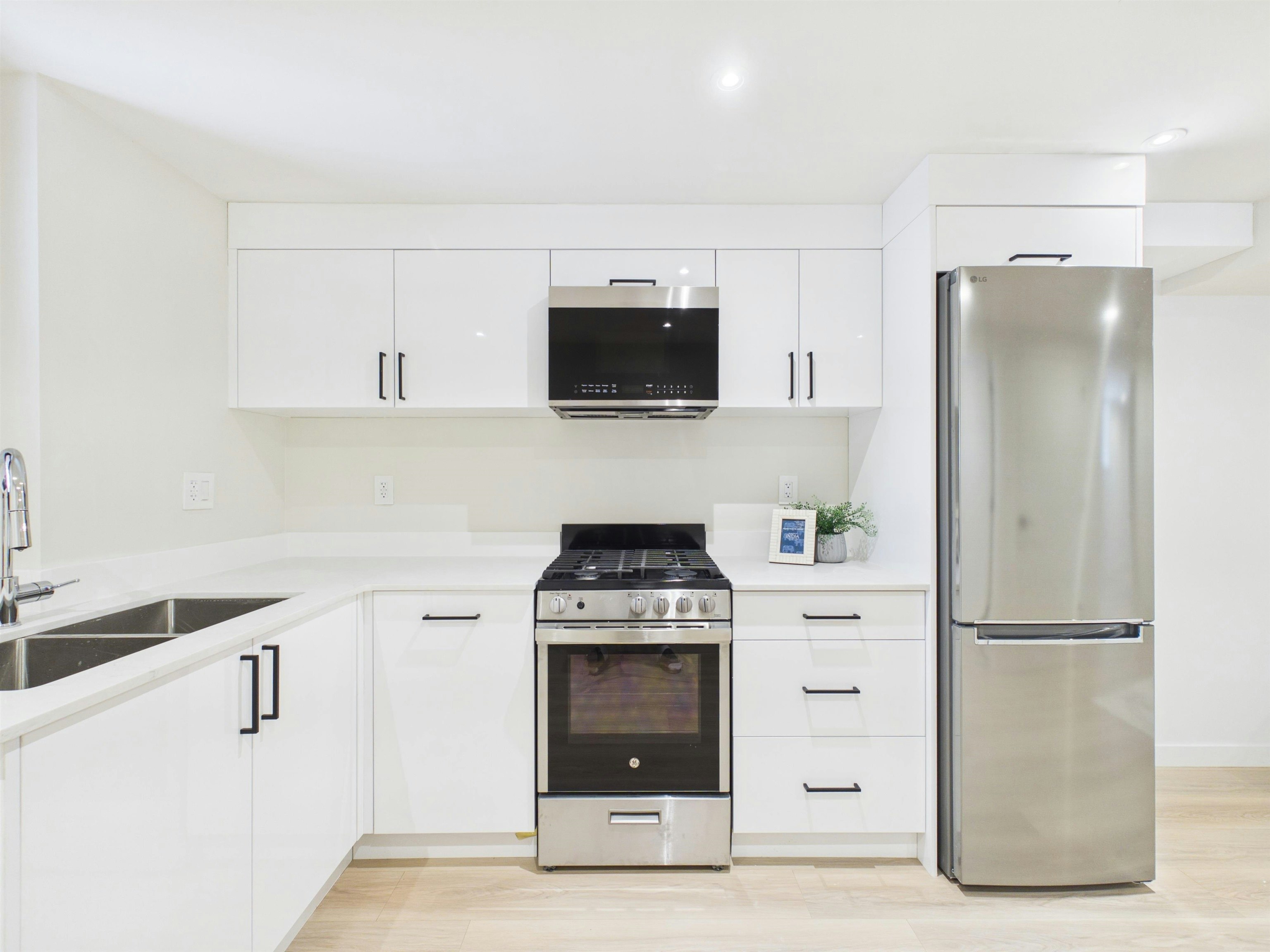 2230 W 21st Avenue, Vancouver, BC, V6L 1J5 - 31