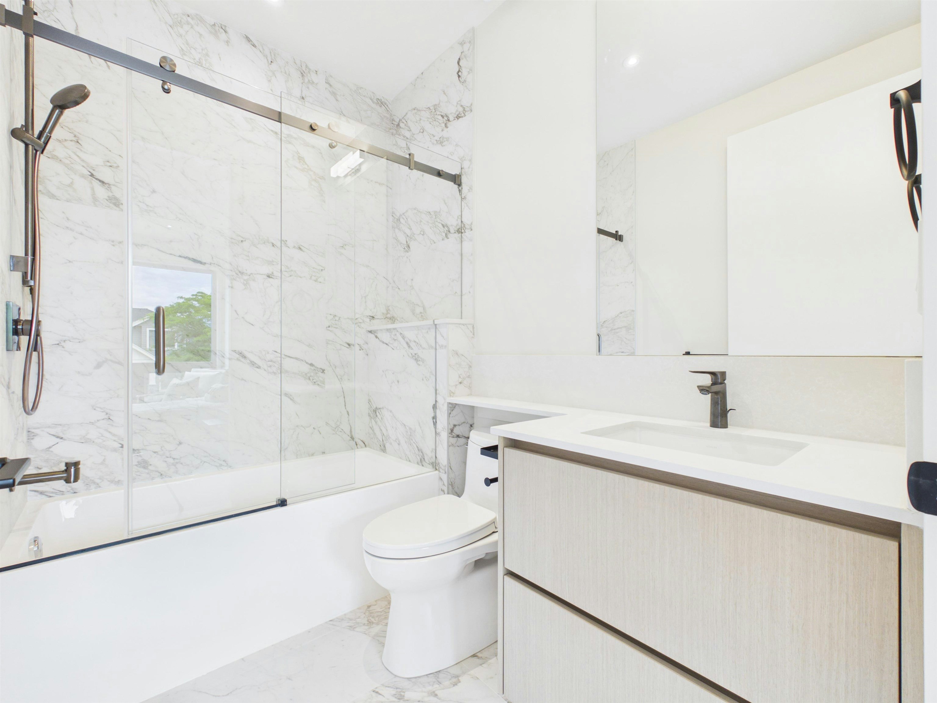 2230 W 21st Avenue, Vancouver, BC, V6L 1J5 - 21