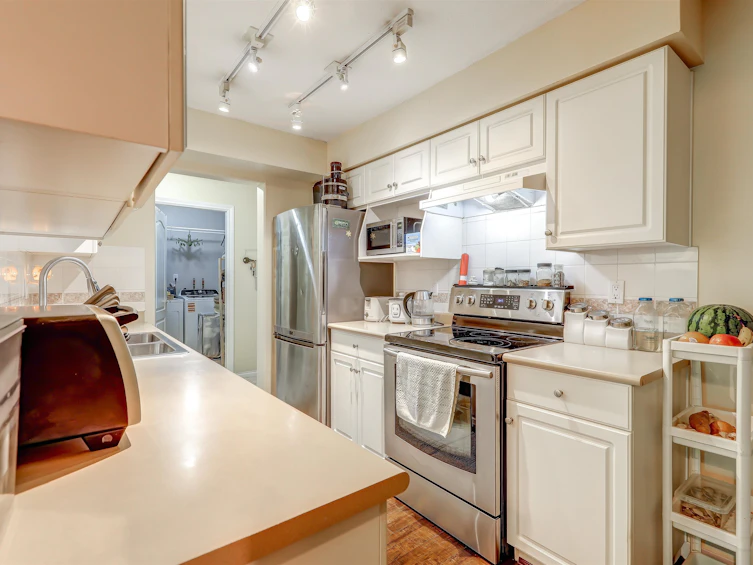 302-15342 20th Avenue, Surrey, BC, V4A 2A3 - 5
