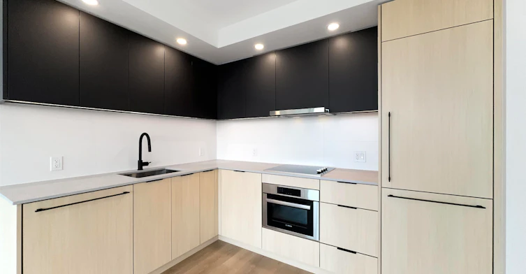 29XX-13738 Central Avenue, Surrey, BC, V3T 0X5