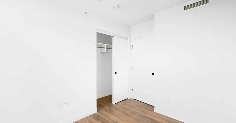 29XX-13738 Central Avenue, Surrey, BC, V3T 0X5 - 13