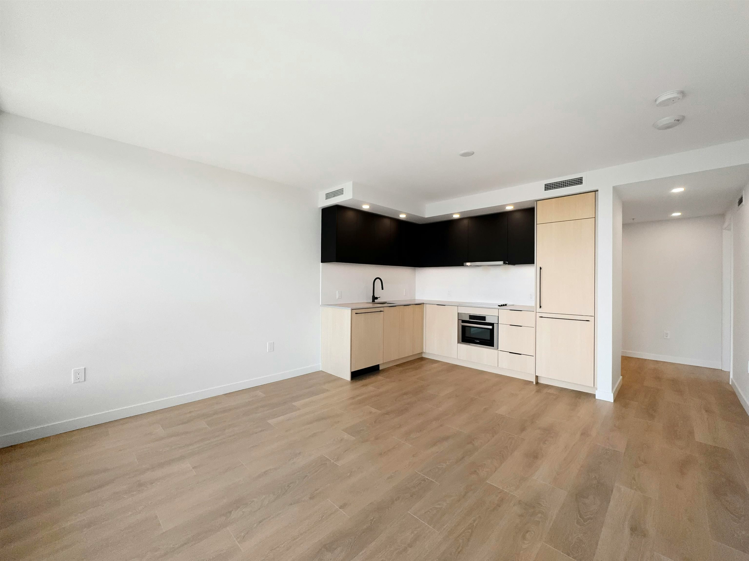 29XX-13738 Central Avenue, Surrey, BC, V3T 0X5 - 7