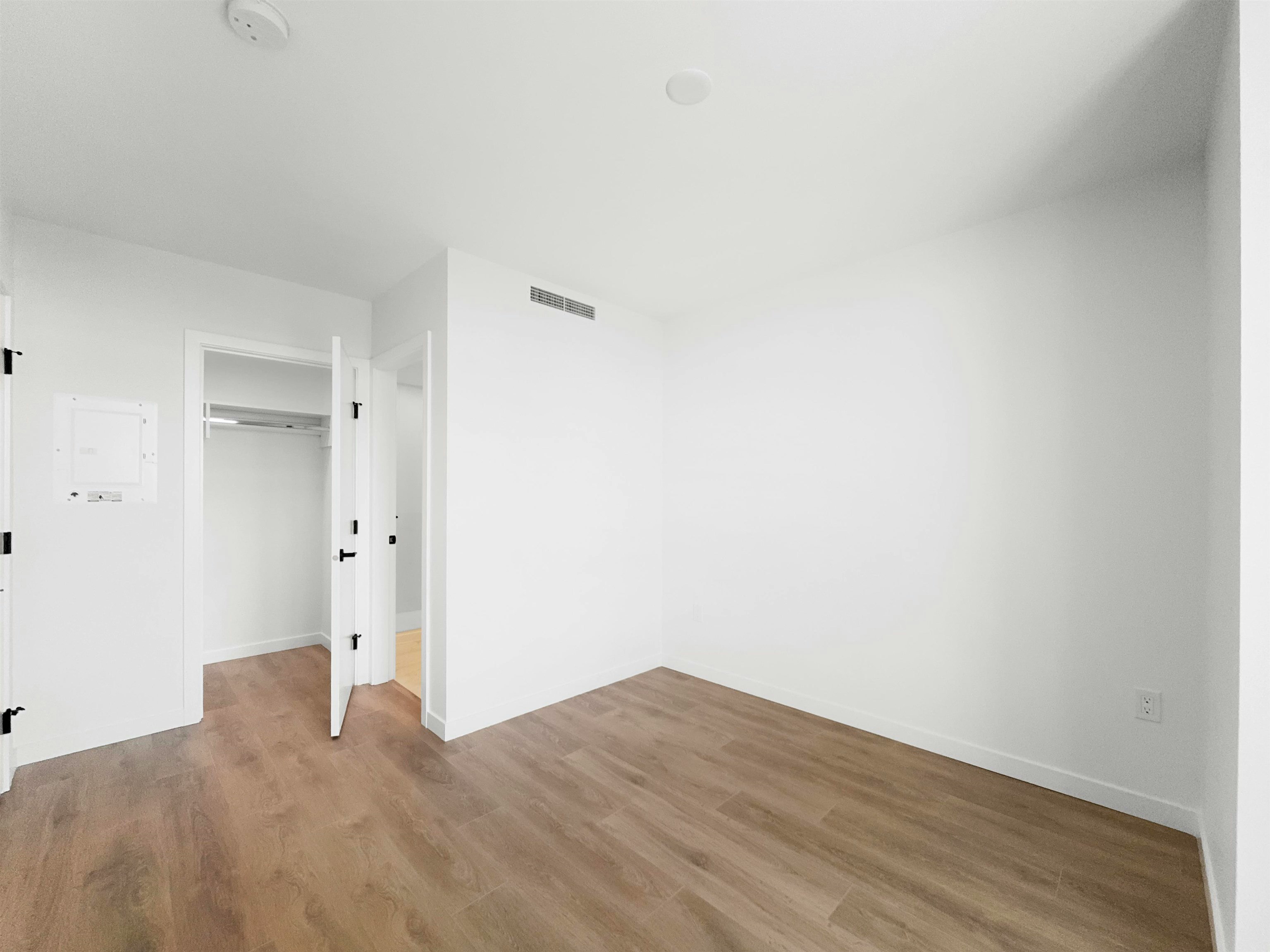 29XX-13738 Central Avenue, Surrey, BC, V3T 0X5 - 9