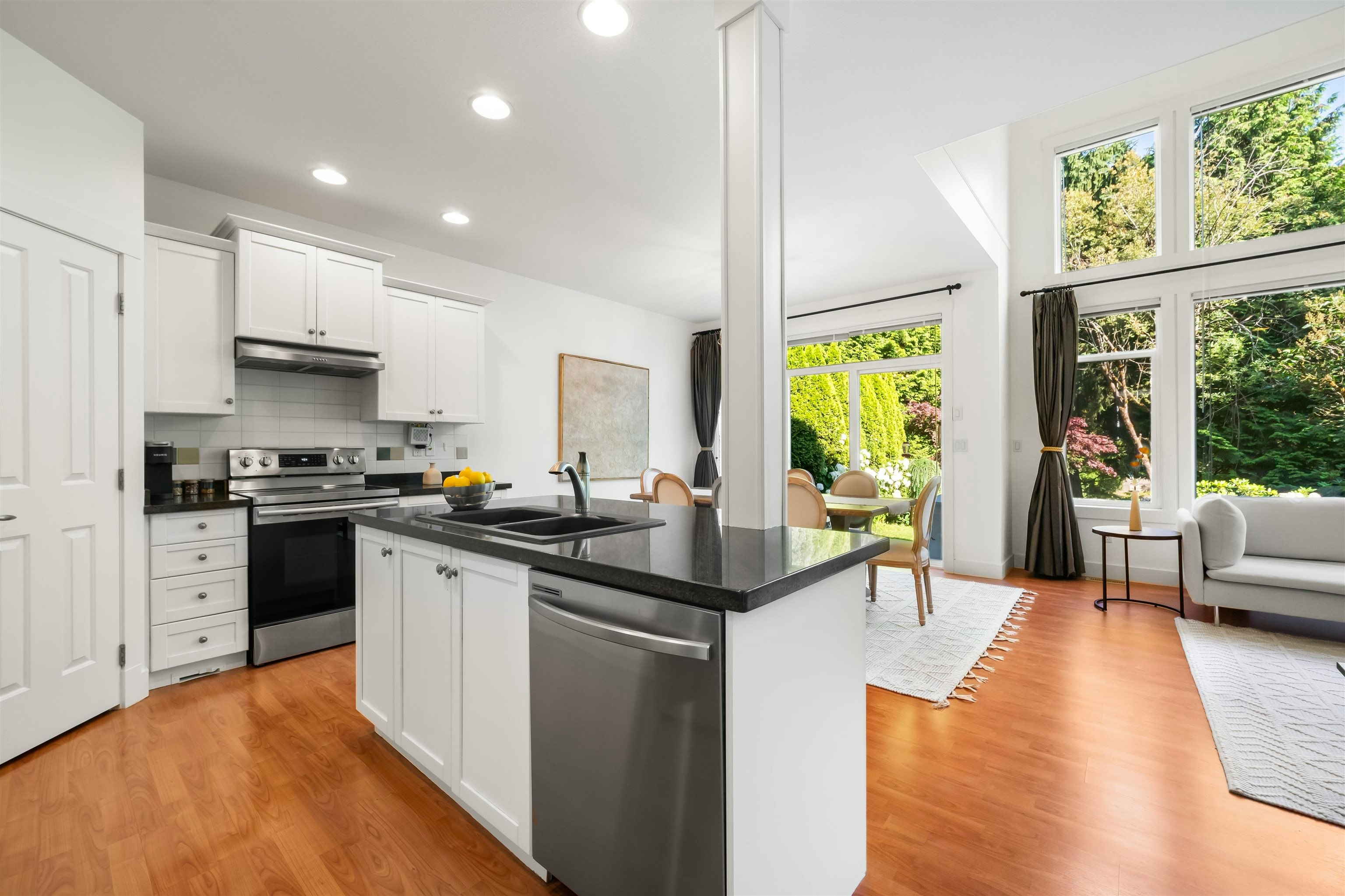 1931 Parkway Boulevard, Coquitlam, BC, V3E 3L5 - 10