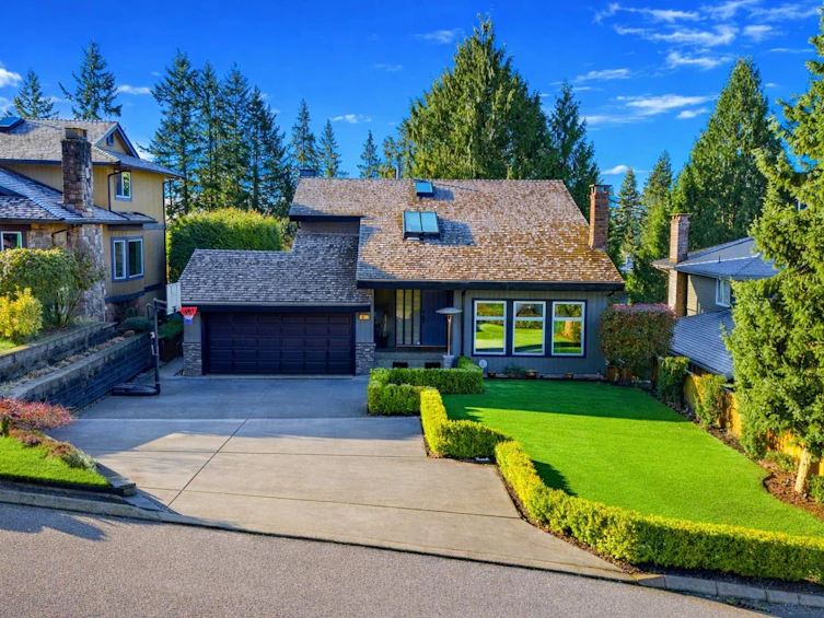2023 Hill Drive, North Vancouver, BC, V7H 2N1 - 2