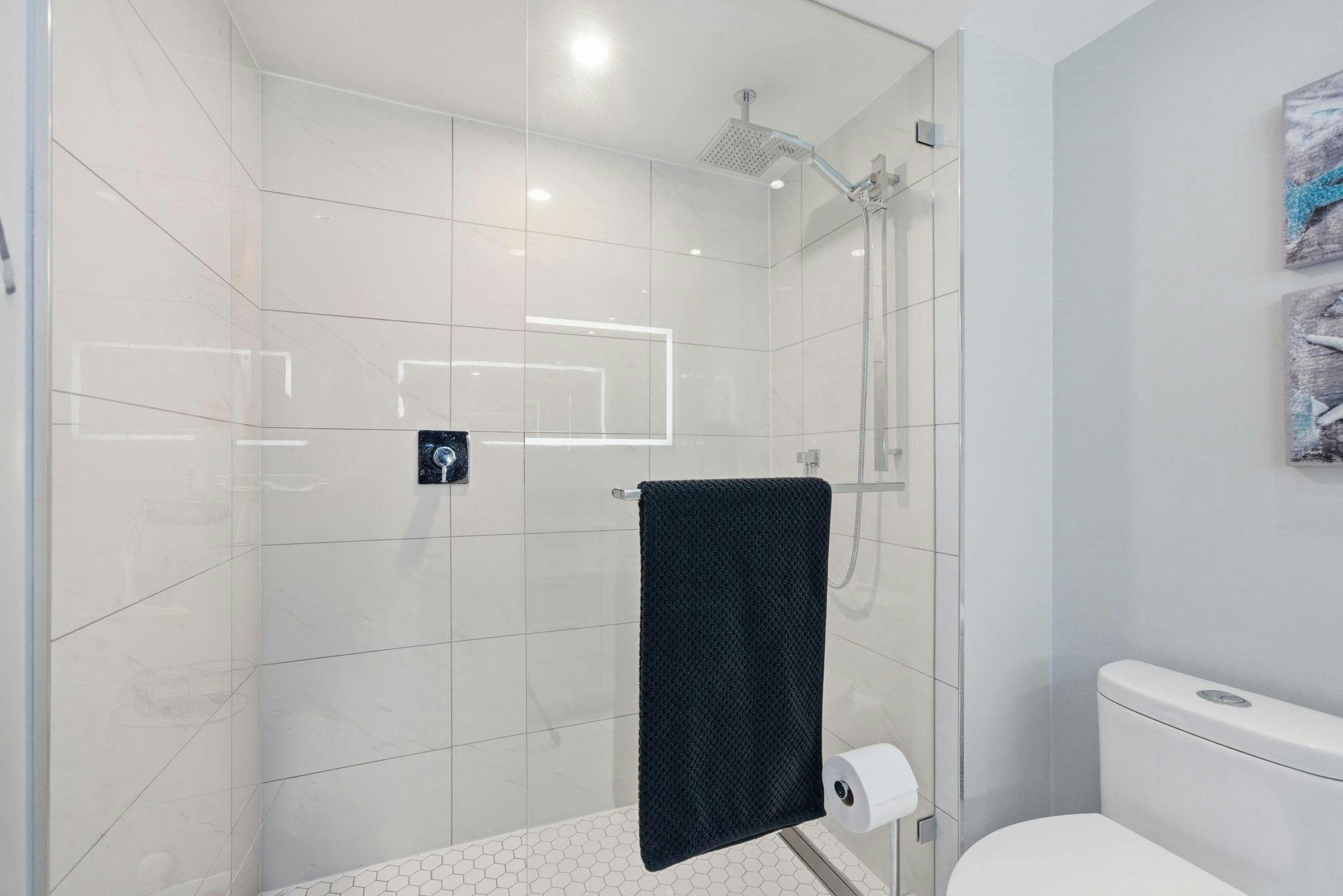 2023 Hill Drive, North Vancouver, BC, V7H 2N1 - 26