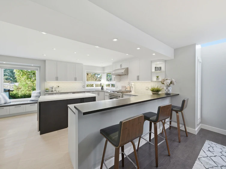2023 Hill Drive, North Vancouver, BC, V7H 2N1 - 11