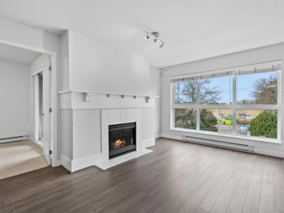 304-5500 Lynas Lane - 3