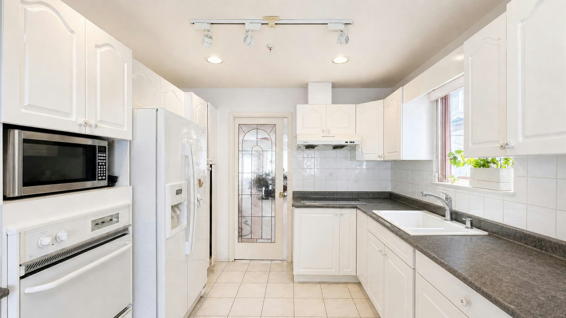 3211 Queens Avenue, Vancouver, BC, V5R 4T7 - 6