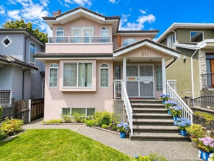 3211 Queens Avenue, Vancouver, BC, V5R 4T7